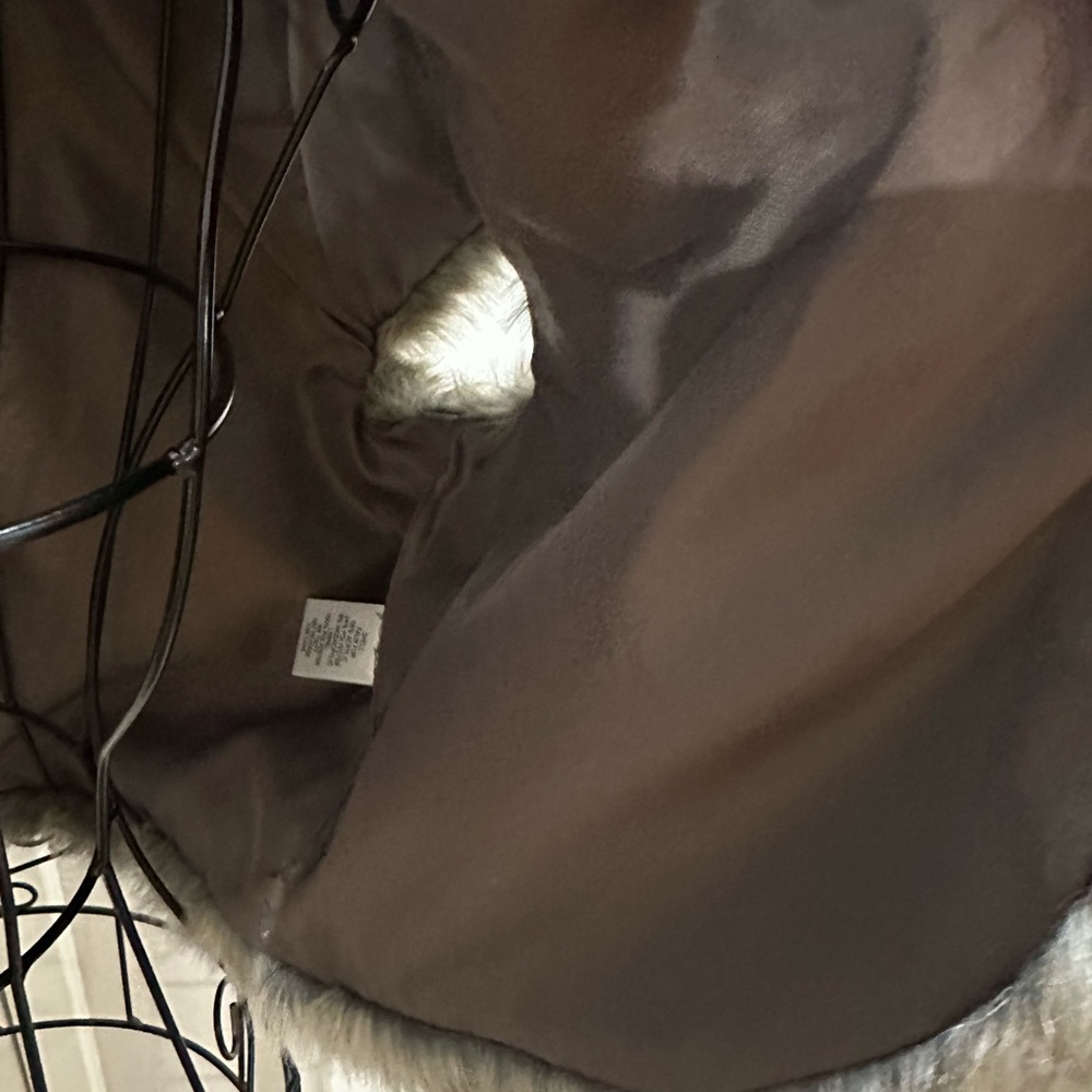 Chic Faux Fur Gray Vest - Picture 4 of 7